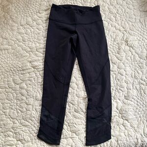 Black Active 3/4 Leggings - Comfortable Performance Bottoms